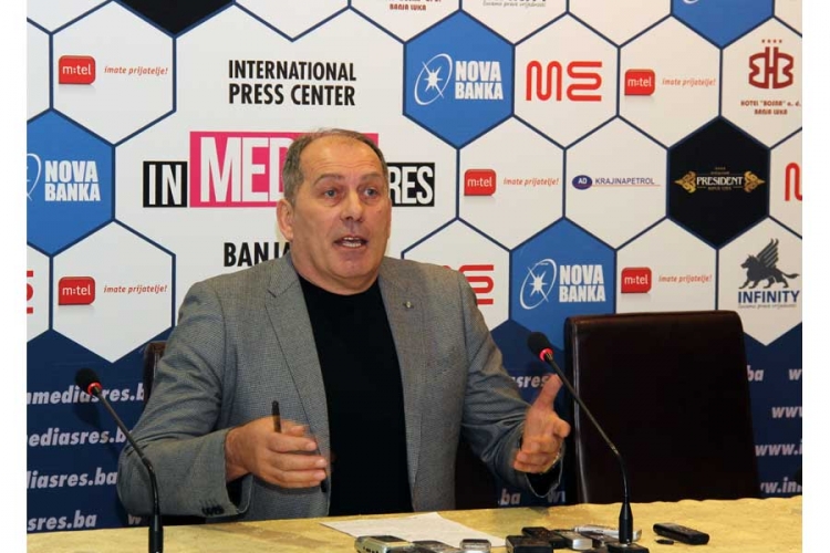 Neprimjeren napad Dragana Mektića na novinare RTRS-a i njihove porodice (VIDEO)