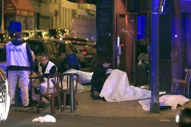 Veče strave i užasa: Stotine mrtvih i ranjenih u terorističkim napadima u Parizu!