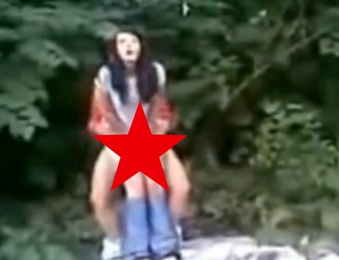 Tokom seksa sa djevojkom pjevao "Dule Savić" (VIDEO 18+)