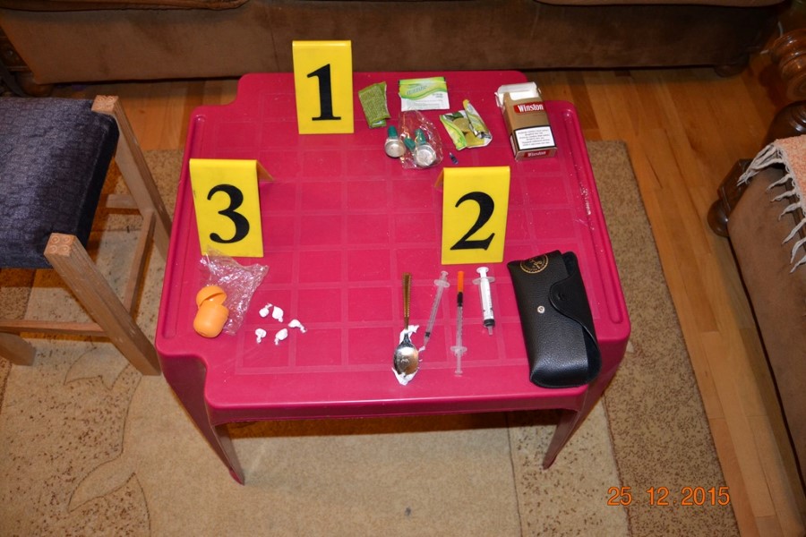 Pronađeni heroin, špricevi, igle i kašike