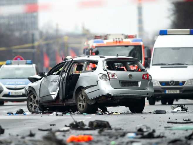 Eksplodirao automobil u Berlinu, jedna osoba poginula (VIDEO)