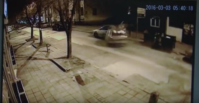 Za jednu noć oštetio 14 vozila (VIDEO)