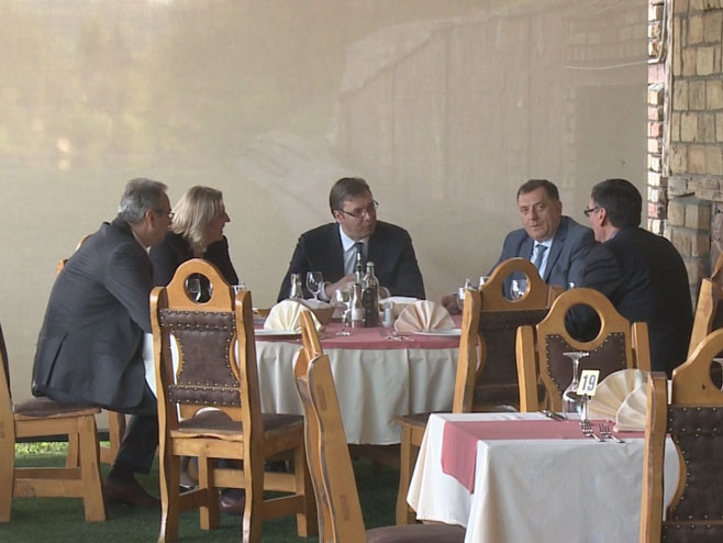 Dodik i Vučić razgovarali u Klašnicama (VIDEO)