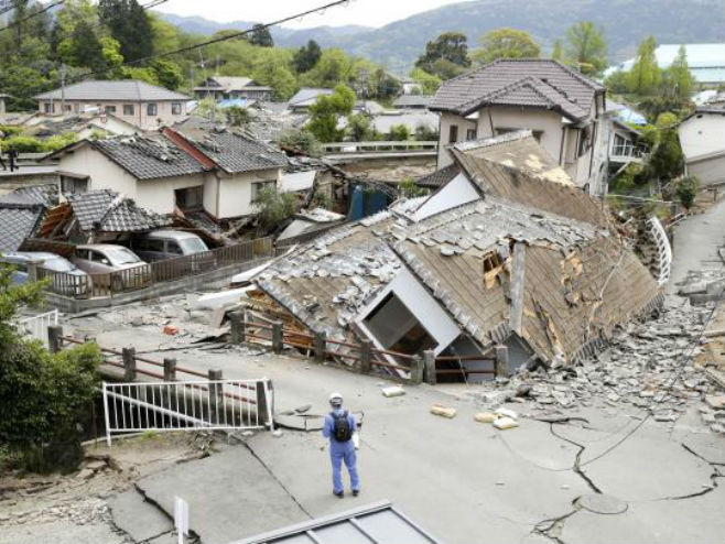 Јapan: Snažni zemljotresi, vulkan, 29 žrtava (VIDEO)