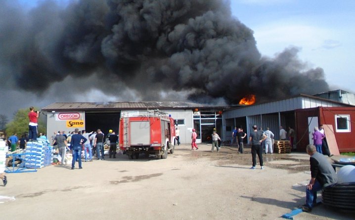 Požar u industrijskoj zoni Šejkovača ugašena zahvaljujući vatrogascima iz Prijedora