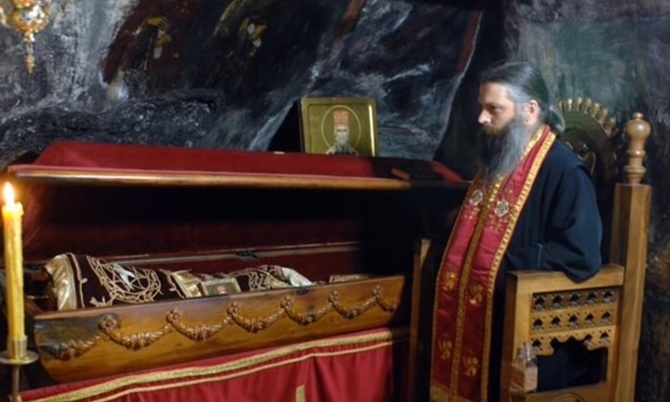 Danas je Sveti Vasilije Ostroški: Šta treba da uradite da OTJERATE BOLEST iz kuće