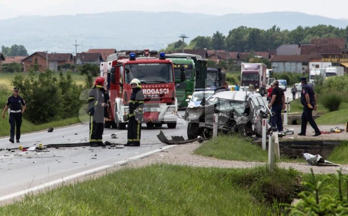 Opelom podletio pod kamion (FOTO)