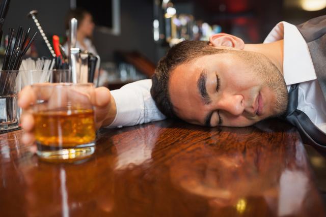 Šta alkohol radi organizmu i koliko mu treba da se oporavi?