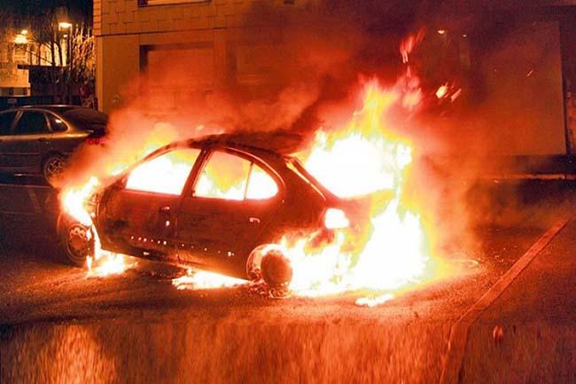 Novi Grad: Zapaljeno vozilo na parkingu