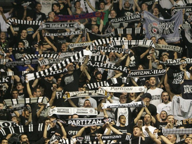 Navijači Partizana razočarani izdanjima svojih fudbalera (VIDEO)