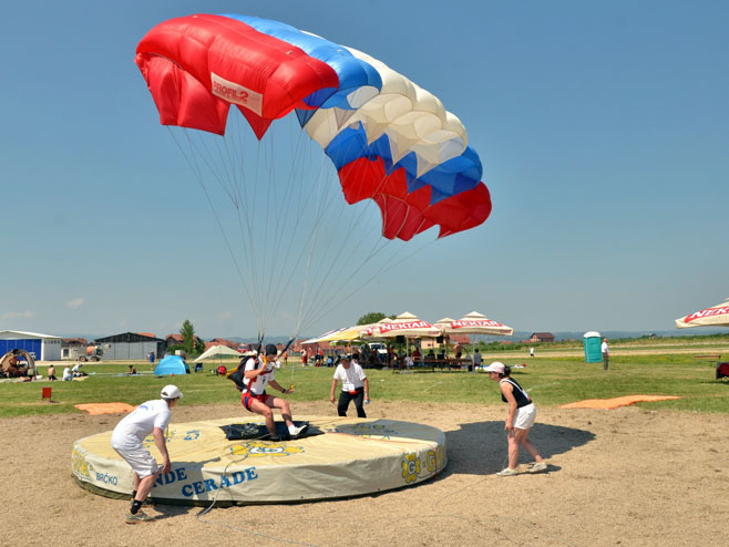 Brdar pobjednik Petrovdanskog padobranskog kupa u Prijedoru