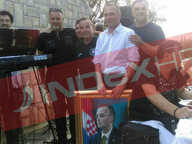 Novi skandal: Hrvatski ministar Hasanbegović na fotografiji sa Tompsonom i ustašama