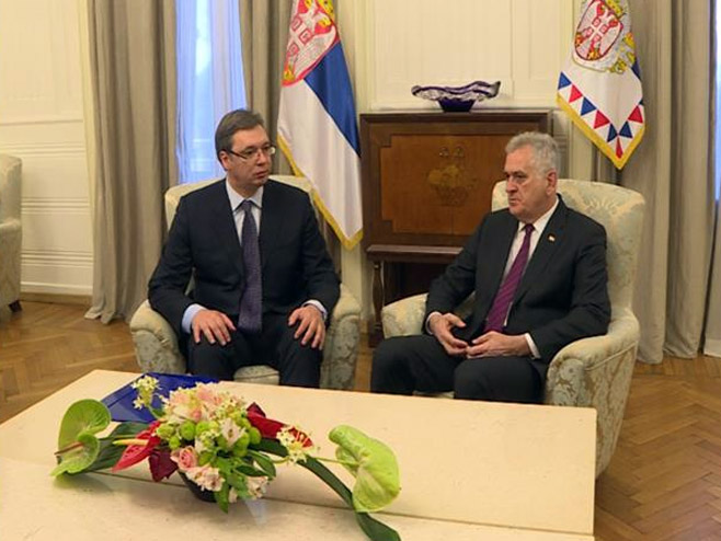 Hitan sastanak Nikolića i Vučića