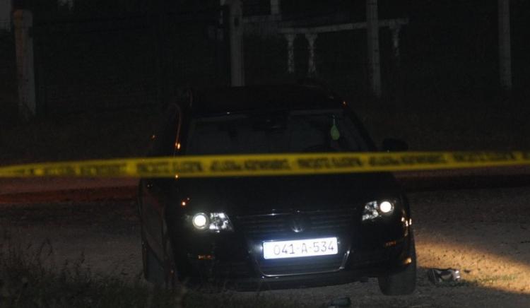 Na maloljetnu djecu pucao u automobilu!
