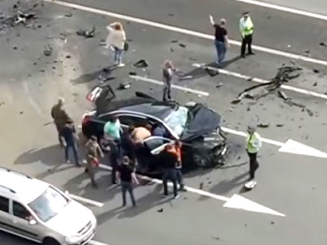 Nesreća u Moskvi: Putinov automobil potpuno uništen, poginuo vozač (VIDEO)