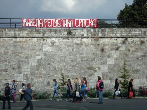 Transparent „Živela Republika Srpska“ osvanuo u Nišu