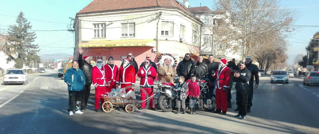 Prijedorski bajkeri u odorama Djeda Mraza obradovali mališane paketićima (FOTO)