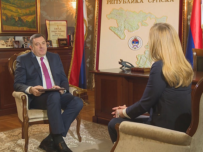 Predsjednik Srpske pokazao pozivnicu za inauguraciju Trampa (FOTO/VIDEO)