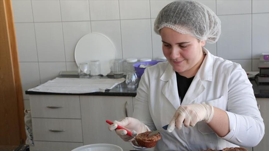 Prijedorski srednjoškolci uspješno uzgajaju i prerađuju povrće i voće