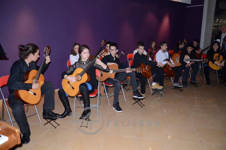 Galerija 96 - Novogodišnji koncert učenika Muzičke škole "Savo Balaban" (FOTO)