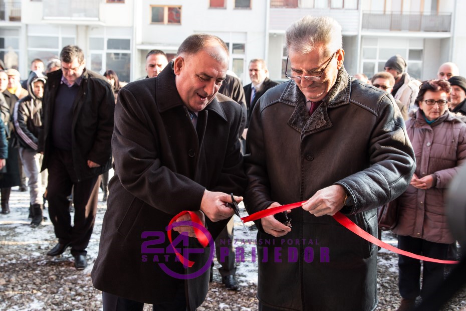 Prijedor: Savanović uručio ključeve stanova za 39 porodica poginulih boraca (FOTO i VIDEO)