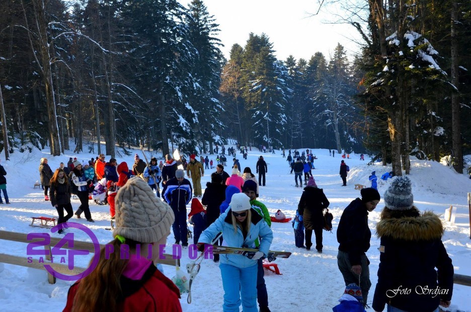 "Dani zime na Kozari" okupili hiljade građana (FOTO i VIDEO)