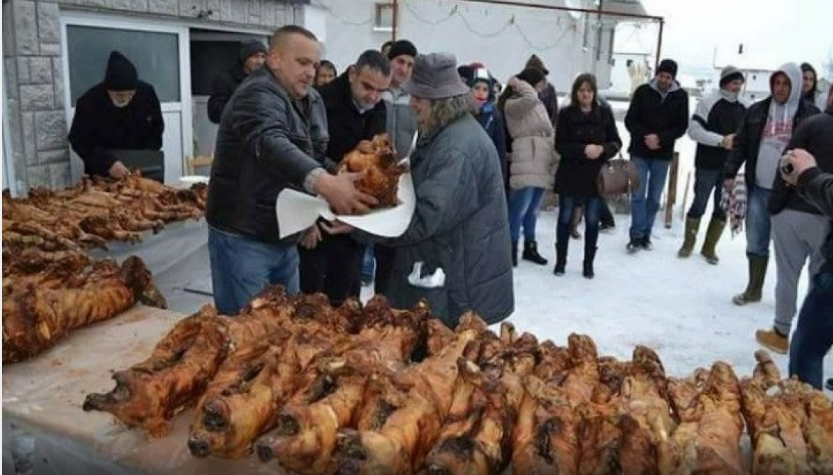 SVAKA ČAST: Poklonio 41 božićnu pečenicu najsiromašnijim sugrađanima