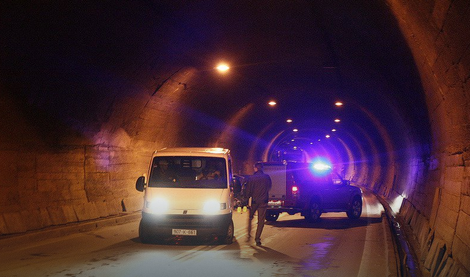Kamion i automobil se sudarili u tunelu, jedna osoba povređena