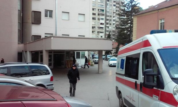 Otac izbo blizance stare 40 dana, jedna beba preminula