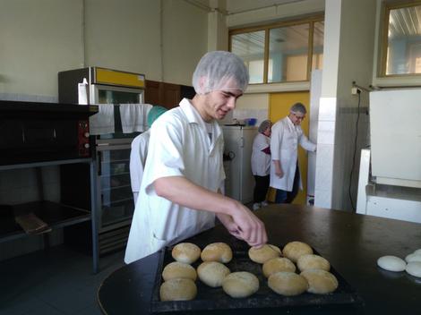 Nastava za primjer: Učenici Poljoprivredno-prehrambene škole u Prijedoru proizvode sir, sokove, testeninu...