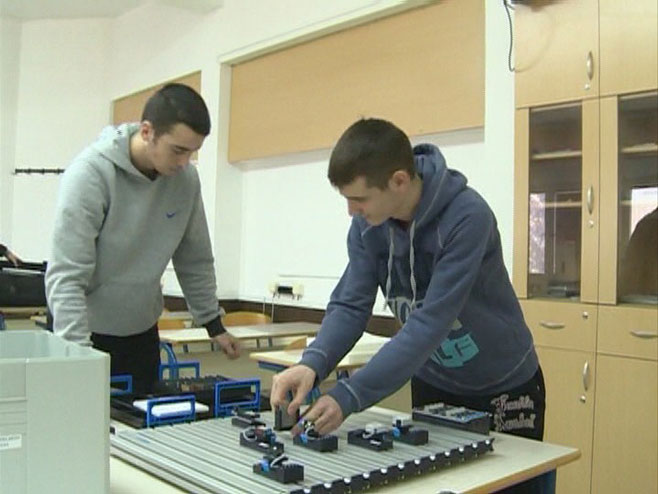 Prijedor: Učenici Elektrotehničke škole na praksi u preduzećima (VIDEO)