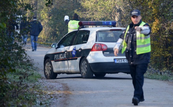 Filmska pljačka banke u Drvaru: Ranjen policajac, opasni i naoružani razbojnici u bijegu