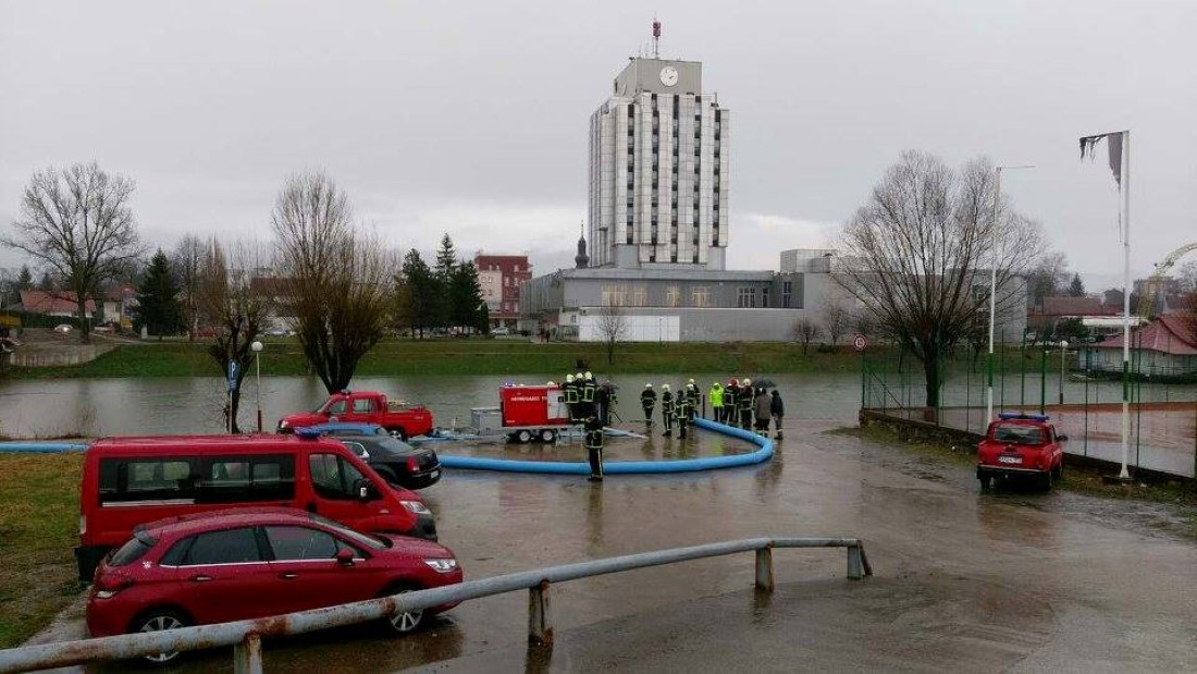 Prijedorski vatrogasci dobili pumpu za ispumpavanje vode velikog kapaciteta (VIDEO)