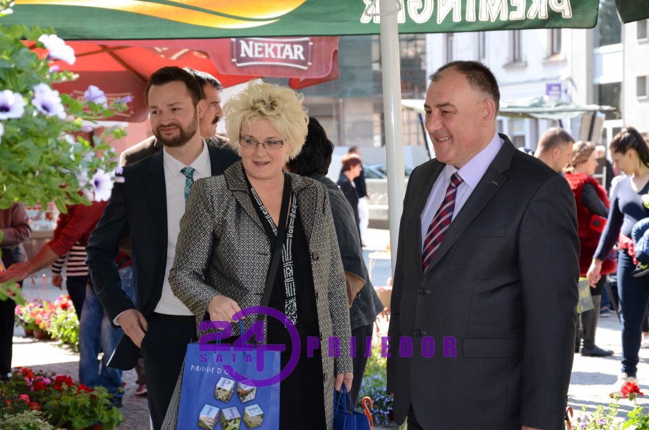 Otvoreni deveti "Dani cvijeća" (FOTO)