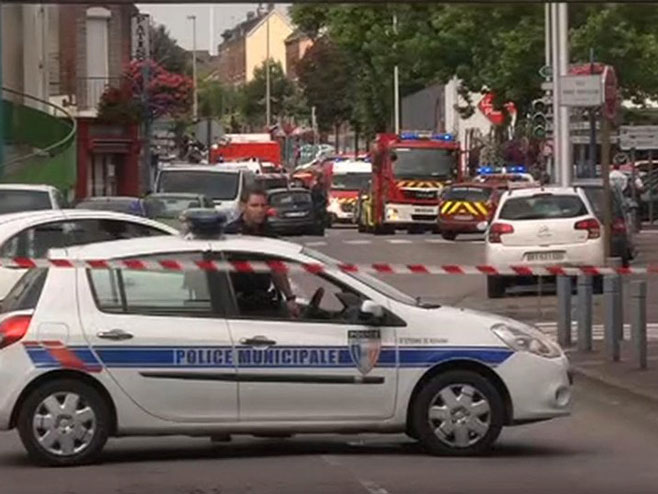 Pucnjava u Parizu- Dva policajca ubijena, jedan ranjen (VIDEO)