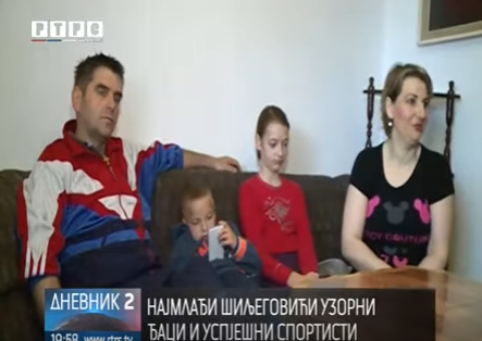 Sedmočlana porodica Šiljegović uz pomoć komšija sagradila kuću (VIDEO)