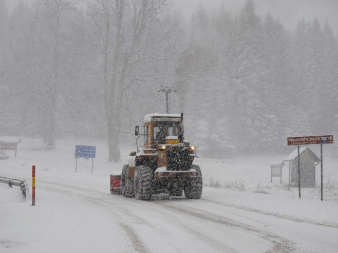 U Krajini se saobraća otežano zbog snijega