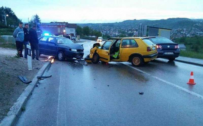 Četiri osobe povrijeđene u saobraćajnoj nesreći u Cazinu