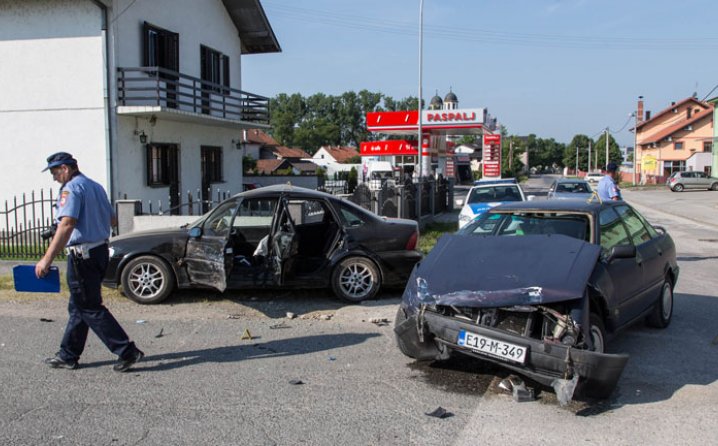 U sudaru Opela i Audija teško povrijeđen 15 godišnjak (FOTO)