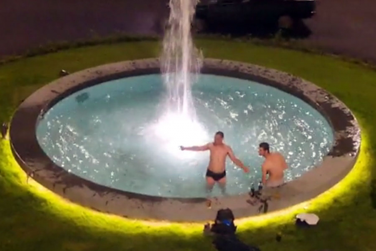 Mladići se kupali u fontani u Zagrebu i psovali policiji "majku ustašku"
