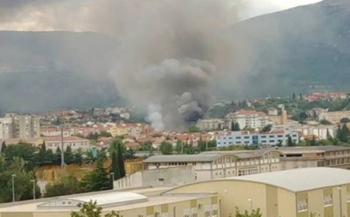 Požar u centru Mostara, izgorio objekat "Slavonija Di" (VIDEO)