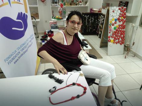 Dejana Vujnović iz Prijedora boluje od retke bolesti: Život u invalidskim kolicima nije razlog za odustajanje