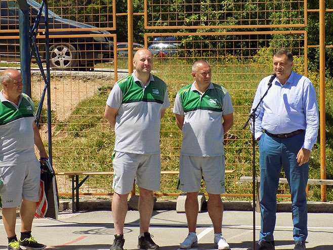 Јahorina: Dodik posjetio košarkaški kamp "Grawe Three Points" (FOTO)