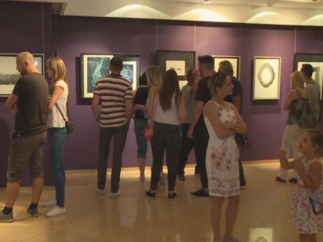 Otvorena izložba grafika studenata iz Trebinja i Banjaluke (VIDEO)