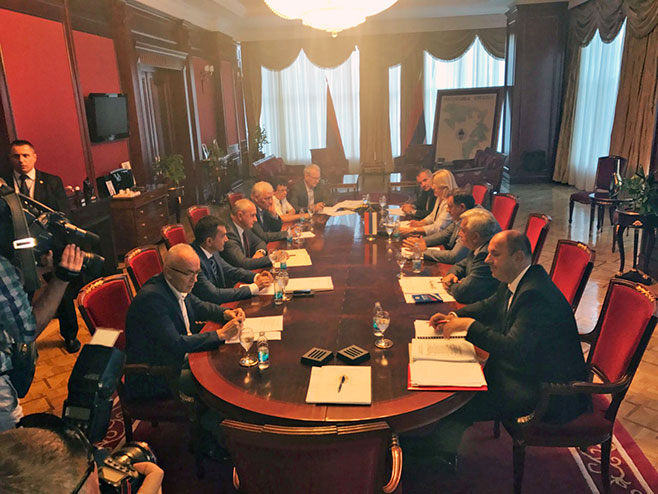 SNSD, DNS i SP: Parlament Srpske da usvoji status vojne neutralnosti (FOTO)