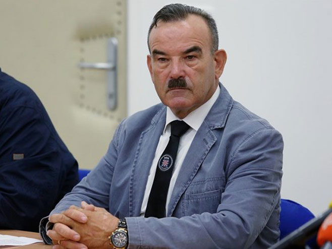 Skejo "proslavio" HR, i "Dejli mejl" piše o brkovima