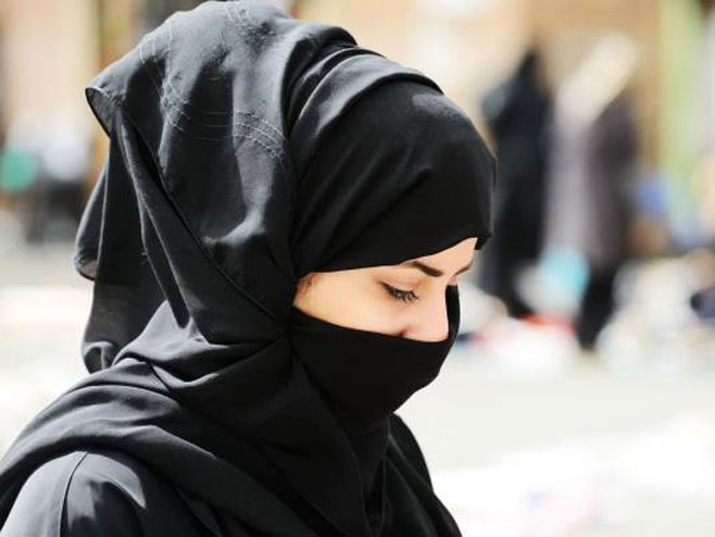 "Zabranjeno maskiranje" - Danska skida burke i hidžabe