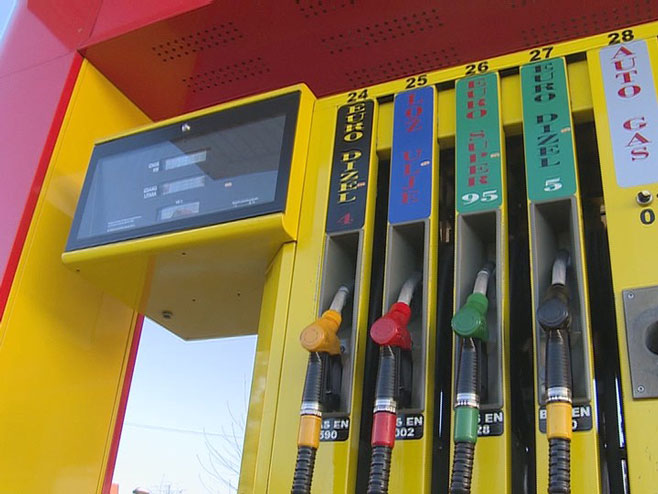 Distributeri goriva u Srpskoj počeli da snižavaju cijene (VIDEO)