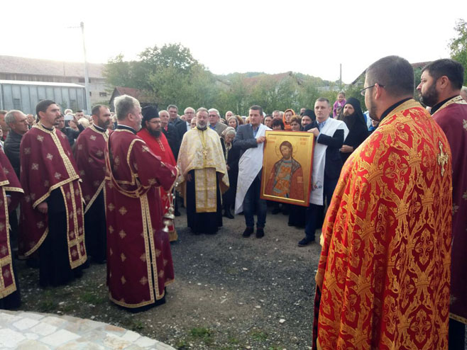 Oštra Luka: Svečano dočekana ikona Sv. Aleksandra Nevskog iz Sankt Peterburga (FOTO/VIDEO)