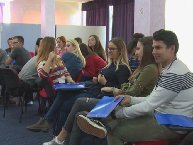 Na Mrakovici održan seminar za srednjoškolce o poštovanju različitosti (VIDEO)